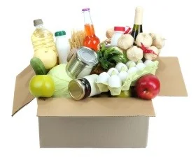 Caja de cartón con productos alimenticios